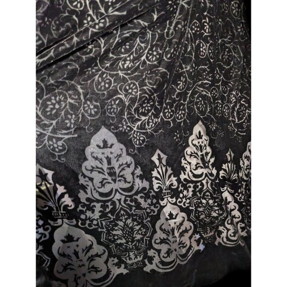 Vintage Gothic Damask Floral Velvet Burnout Scarf With Tassel Corners - Picture 4 of 5